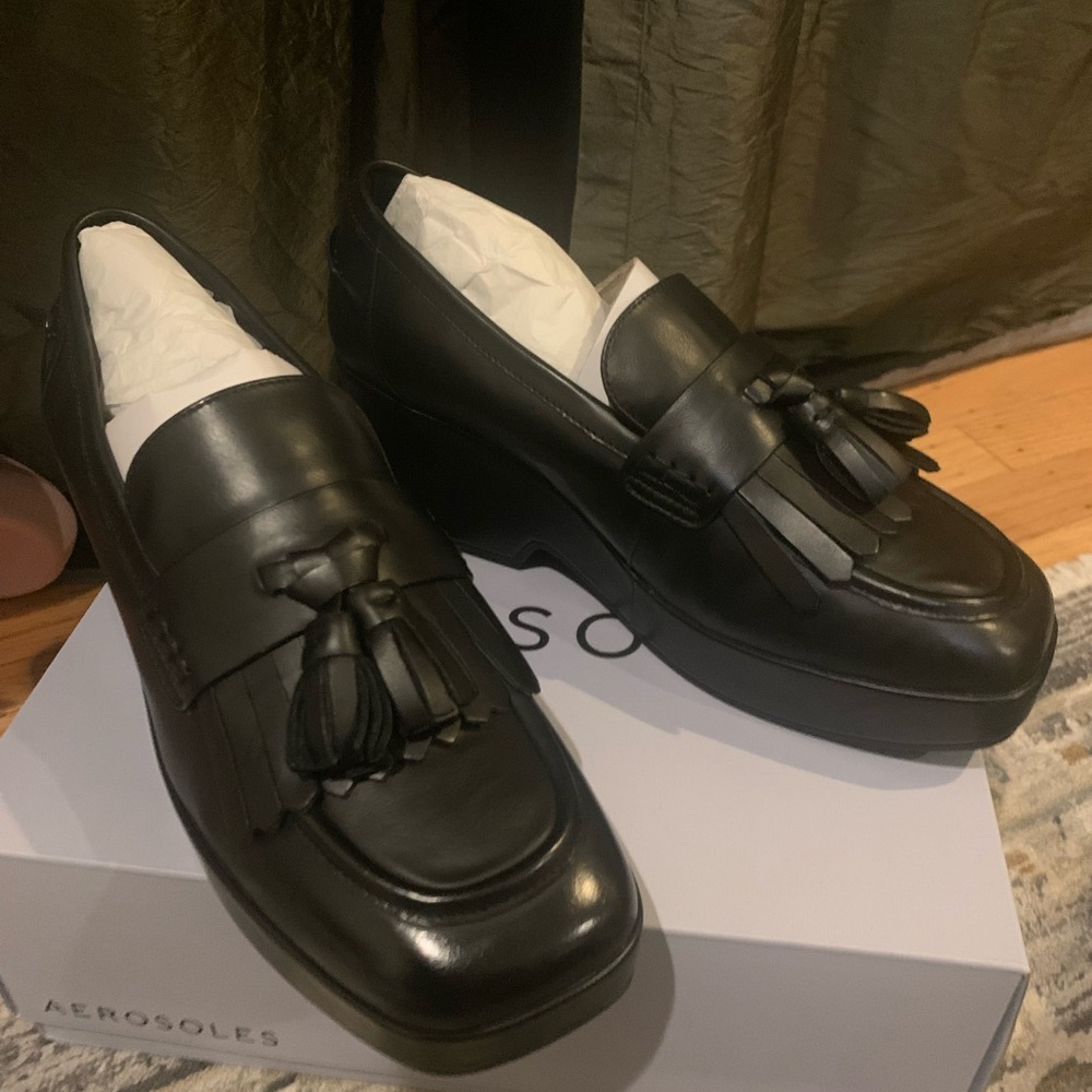 AEROSOLES Black Tassel Platform Loafers